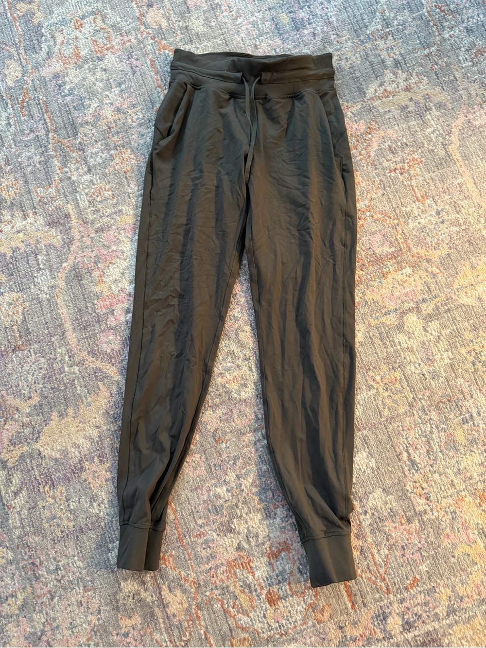 Womens green Alo Jogger Pants - Comfortable Everyday Wear